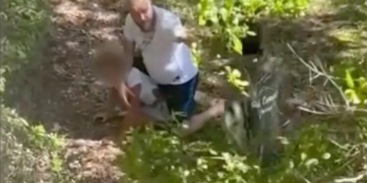 Βίντεο: 11χρονη έπεσε θύμα βίαιης επίθεσης από άνδρα επειδή πίστευε ότι του πέταξε αυγά